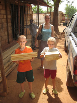06 Les Petits Porteurs